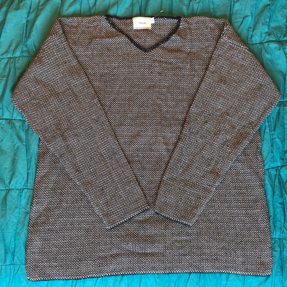 NWOT & NWT Minerals V-neck Thick Knit Sweater Size L